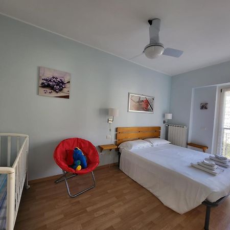 Red Apartment - Residenza Silvana Verbania Buitenkant foto