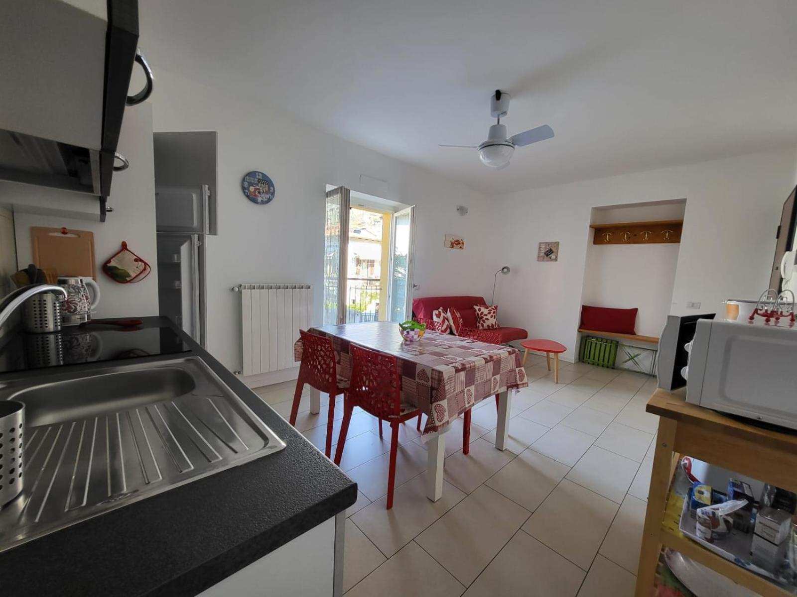 Red Apartment - Residenza Silvana Verbania Buitenkant foto