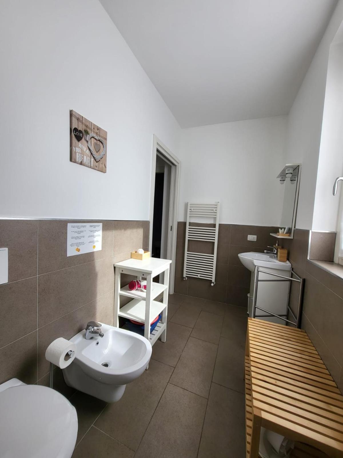 Red Apartment - Residenza Silvana Verbania Buitenkant foto