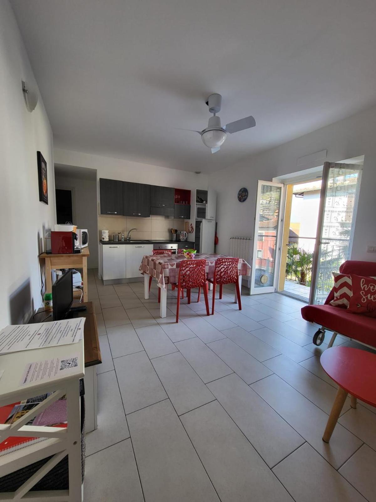 Red Apartment - Residenza Silvana Verbania Buitenkant foto