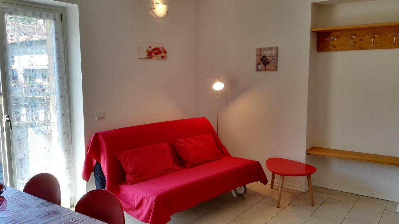 Red Apartment - Residenza Silvana Verbania Buitenkant foto